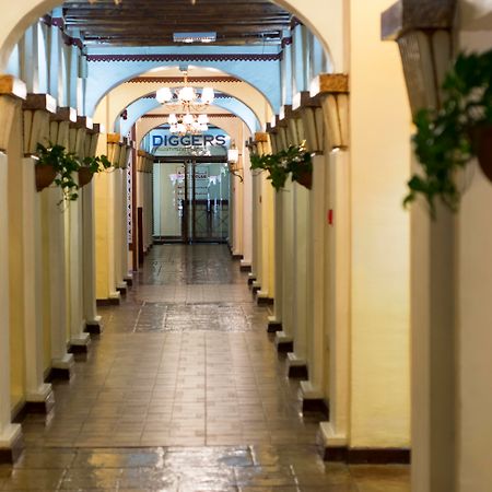 Delmon International Hotel Al-Manamah Bagian luar foto