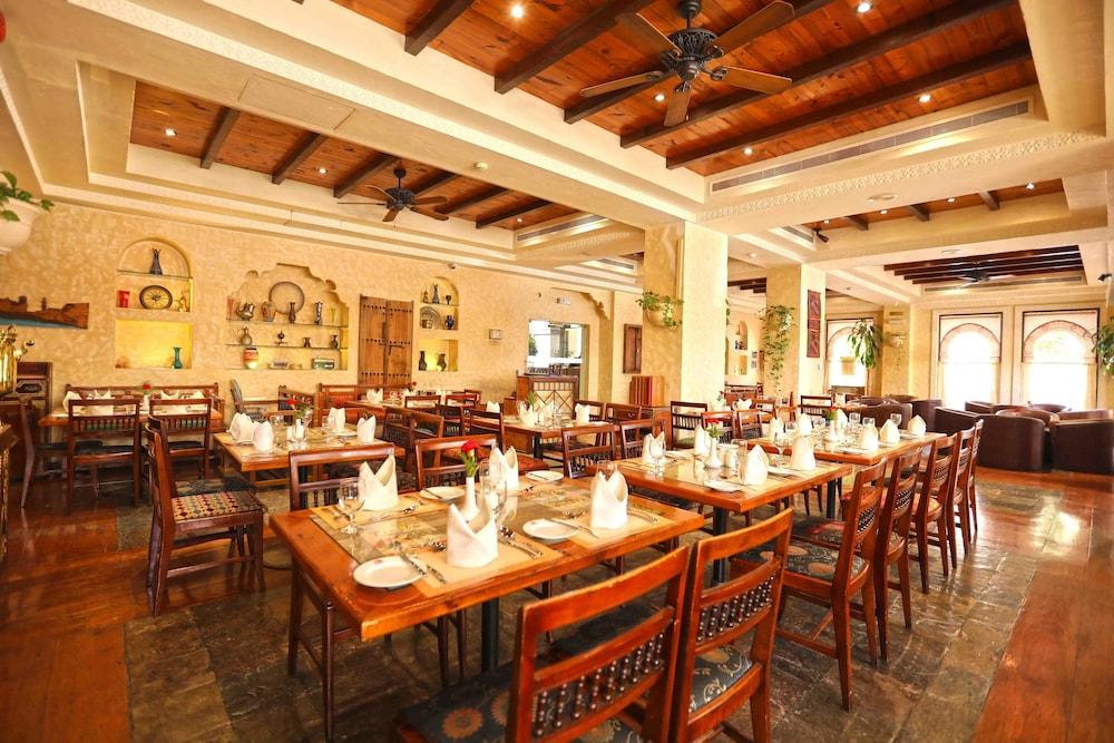 Delmon International Hotel Al-Manamah Bagian luar foto