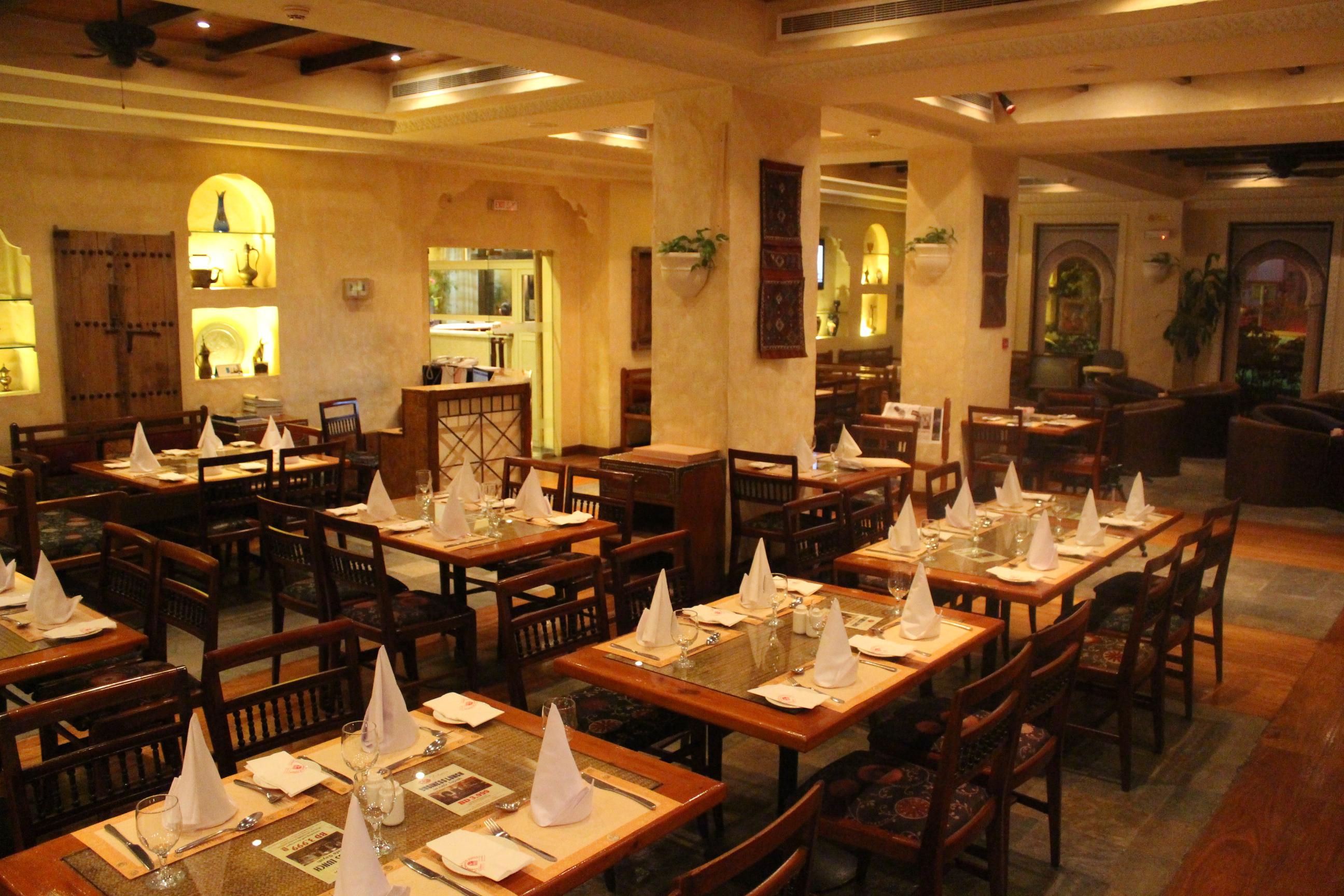 Delmon International Hotel Al-Manamah Bagian luar foto