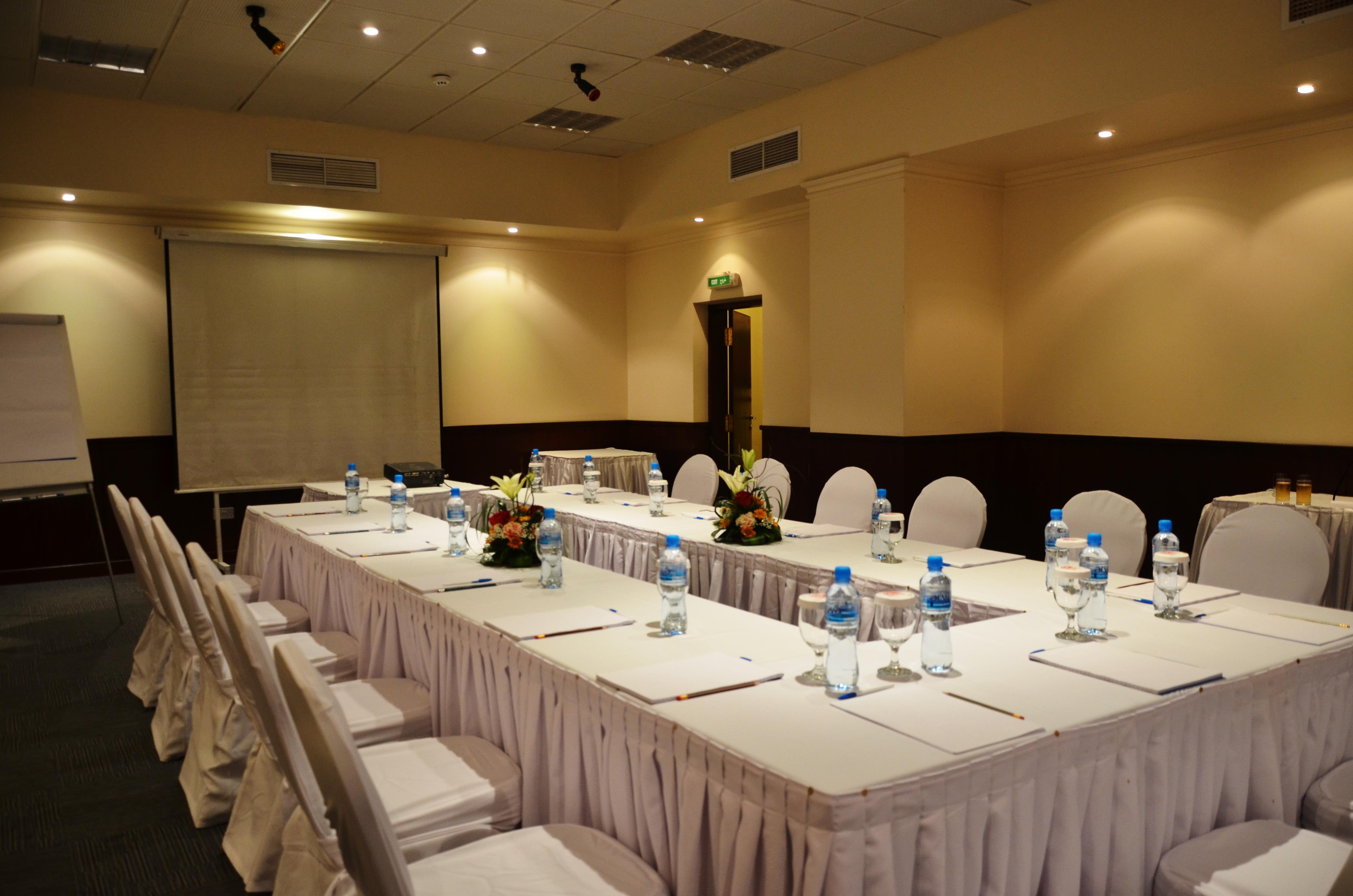 Delmon International Hotel Al-Manamah Bagian luar foto