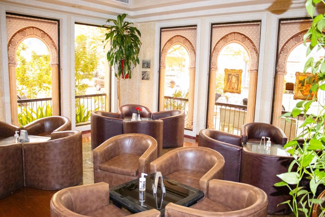 Delmon International Hotel Al-Manamah Bagian luar foto