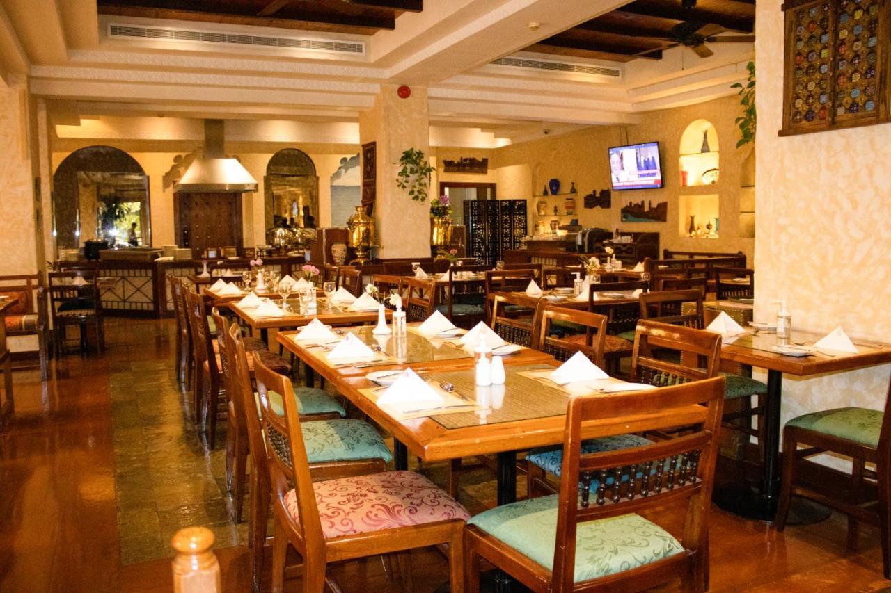 Delmon International Hotel Al-Manamah Bagian luar foto