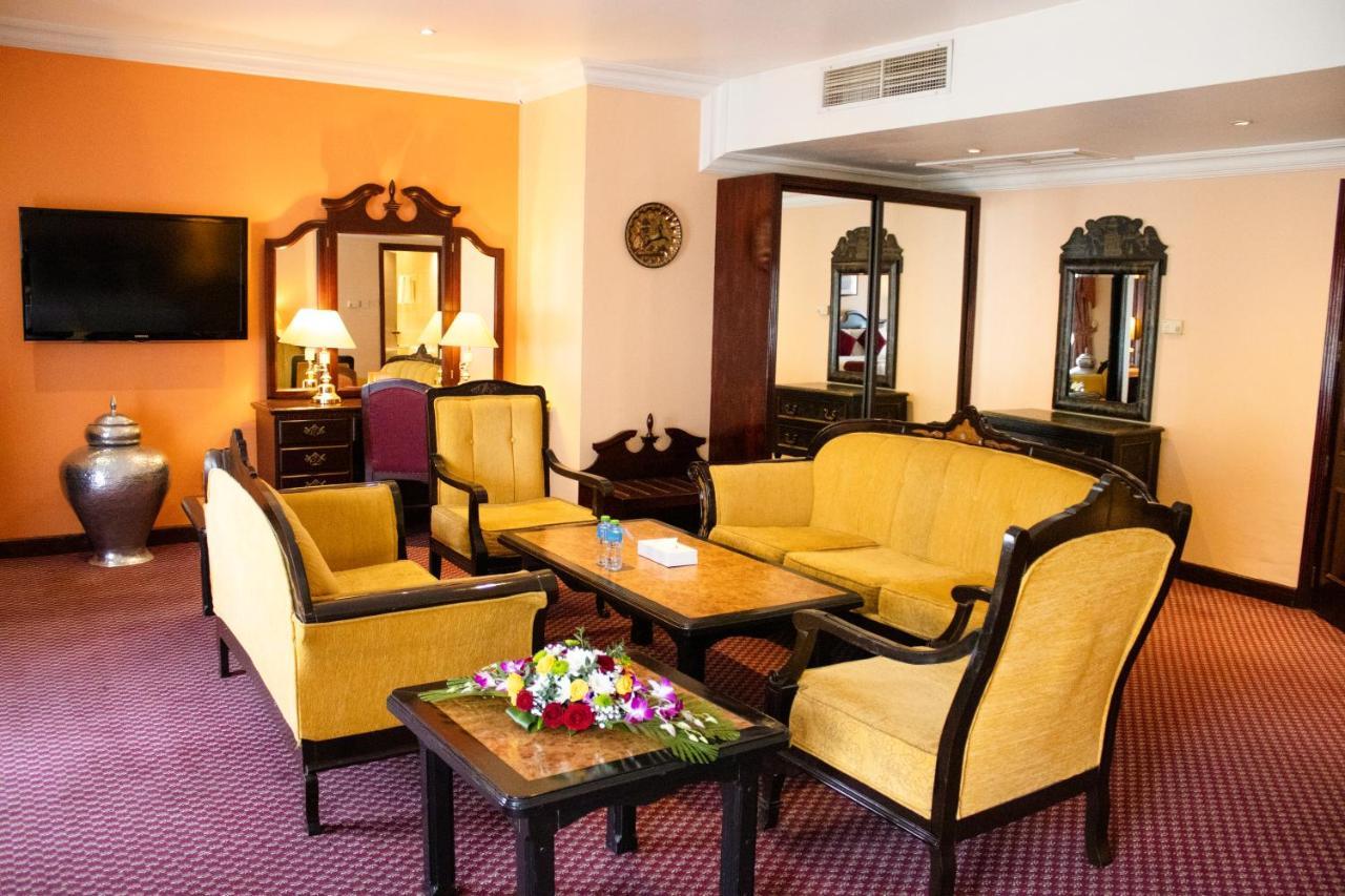 Delmon International Hotel Al-Manamah Bagian luar foto
