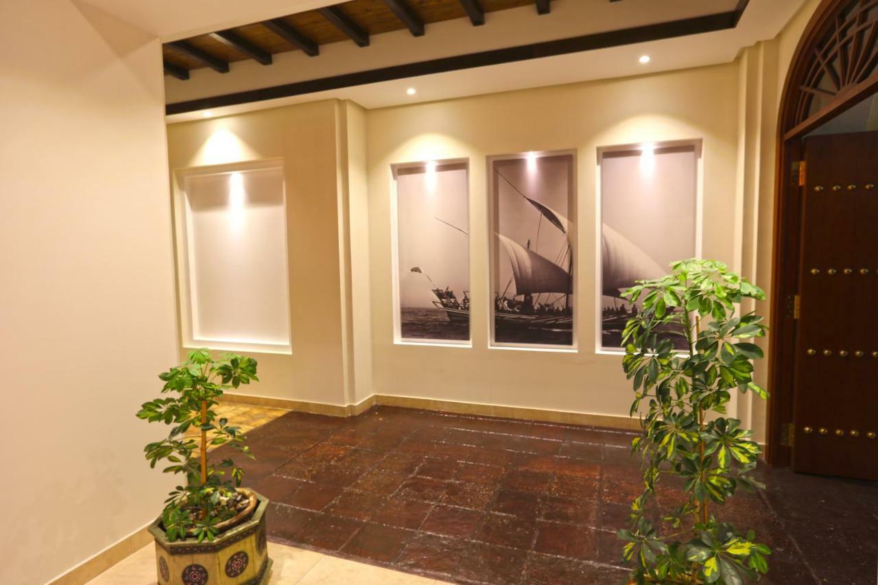 Delmon International Hotel Al-Manamah Bagian luar foto