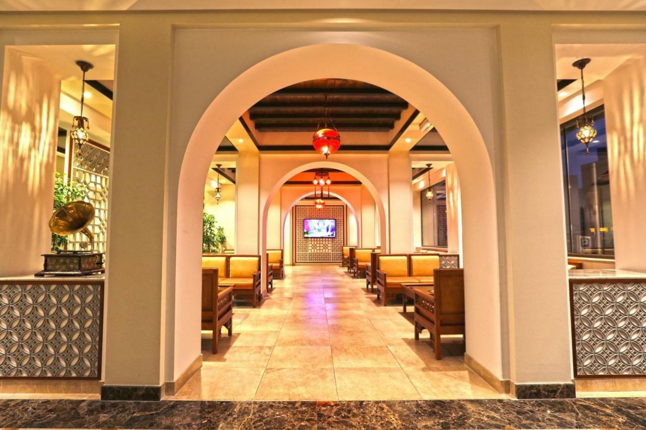 Delmon International Hotel Al-Manamah Bagian luar foto
