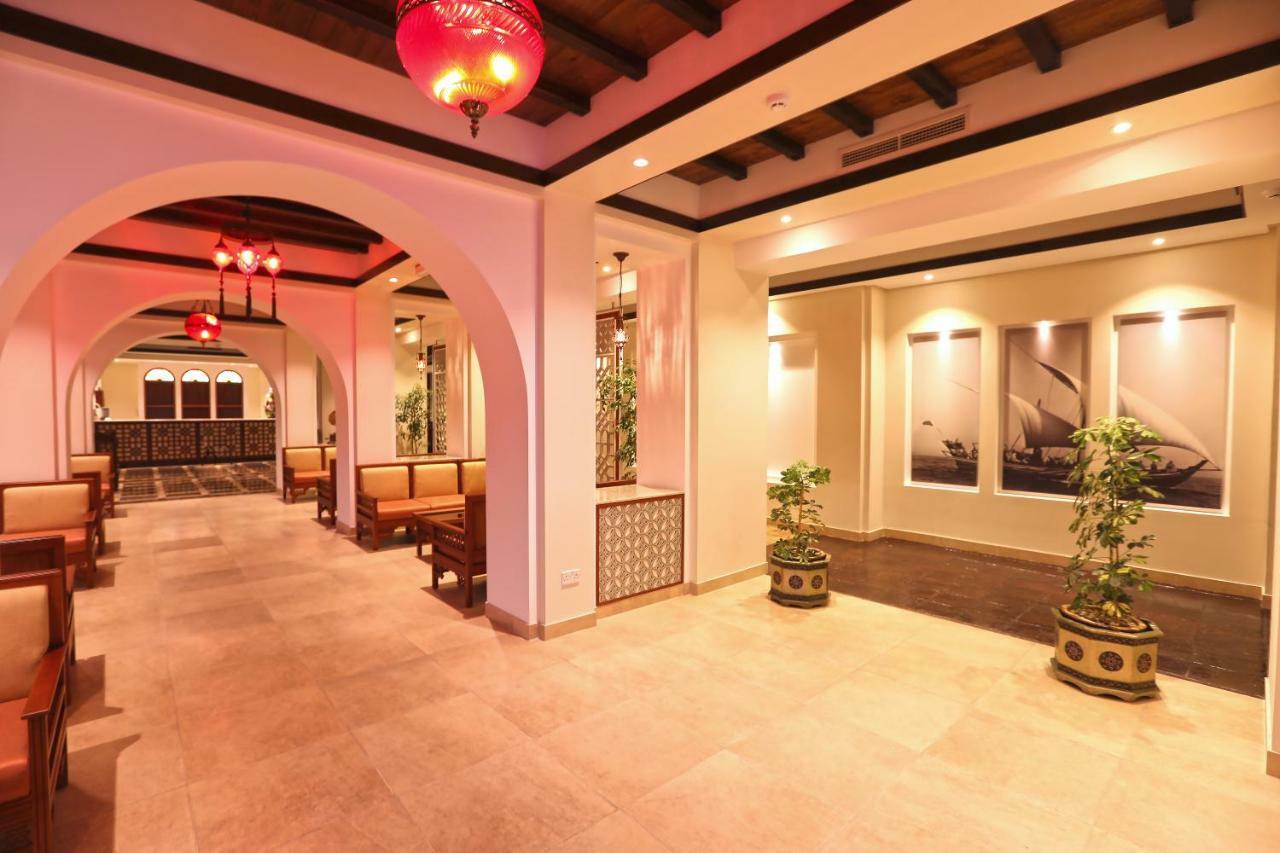Delmon International Hotel Al-Manamah Bagian luar foto