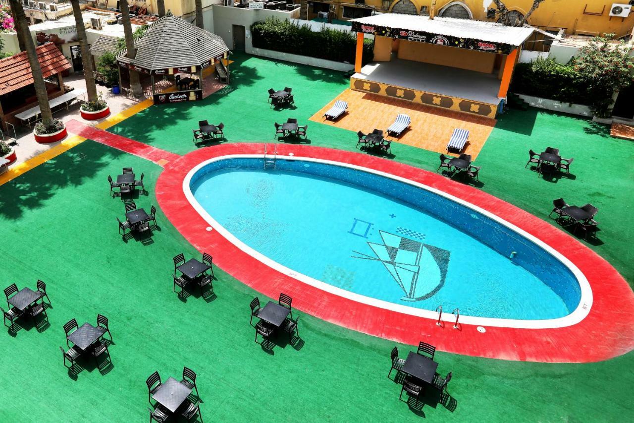 Delmon International Hotel Al-Manamah Bagian luar foto